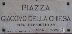 piazza giacomo della chiesa